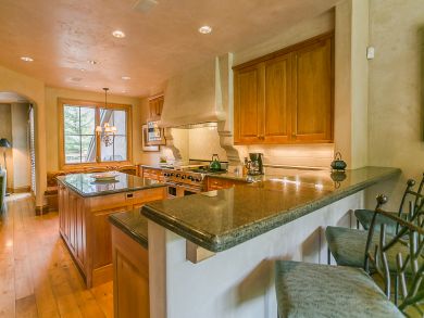 A Snowmass Four Bedrooms Rental with Great Views Available ! A Snowmass Four Bedrooms Rental with Great Views Available !